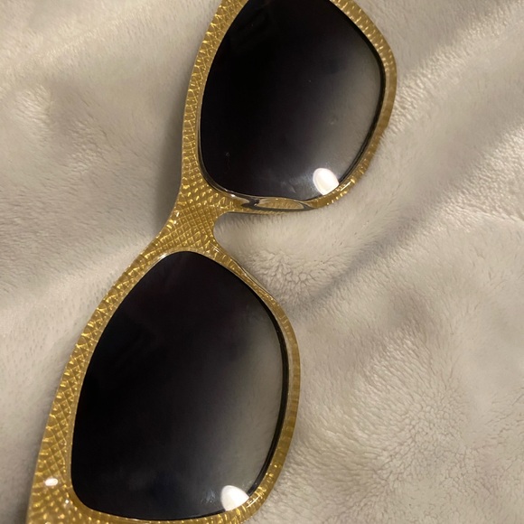 Gucci Gold & Black Sunglasses: Luxe Look w/ Case, Dramatically Reduced - Picture 11 of 16